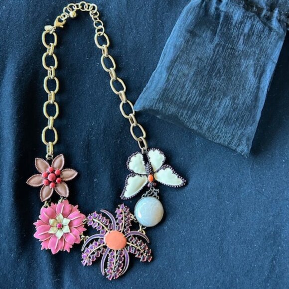 Necklance - Picture 1 of 2